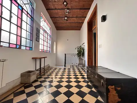 San Nicolas 100, Piso 1
