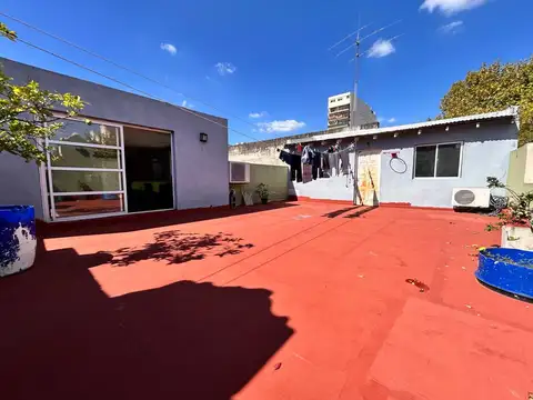 Venta - PH Tipo Casa de 6 Ambientes - 2 plantas - 1er piso /  Floresta