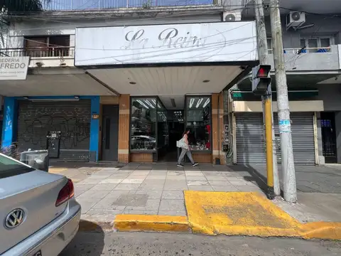 VTA LOCAL LANUS 25 DE MAYO 200 DOS PLANTAS 226M2