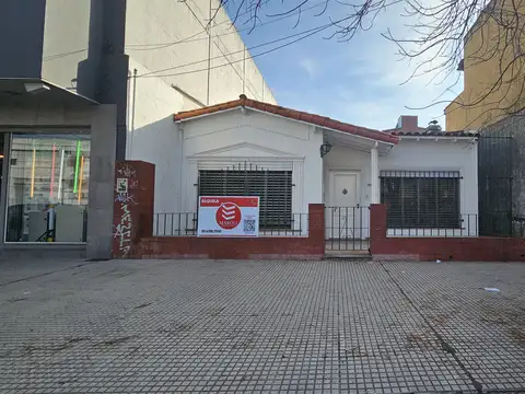 Martinez. Casa 3 amb con patio.