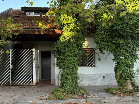 Chalet en 2 Plantas Para Reciclar con Jardín