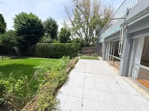 Casa 8 ambientes con 5 baños