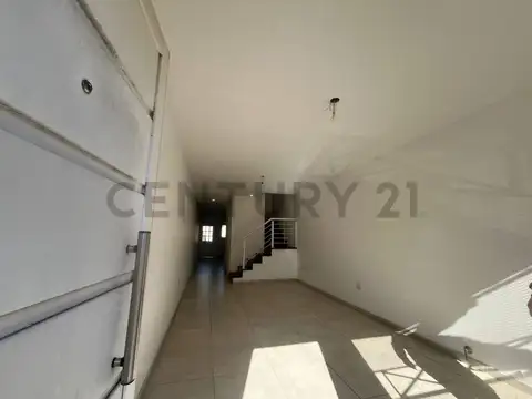 Casa en Alquiler en Villa Luzuriaga, $ 1.100.000