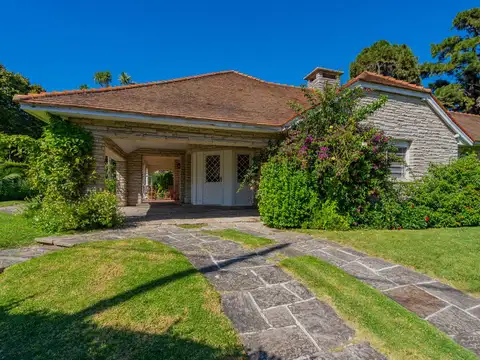 Casa en Venta con 2 cocheras