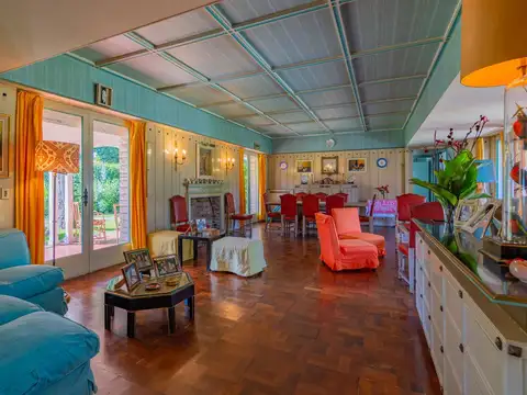 Residencia sobre importante lote en esquina del barrio Los Troncos. TOUR VIRTUAL