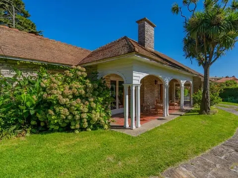 Casa 7 ambientes con 5 baños