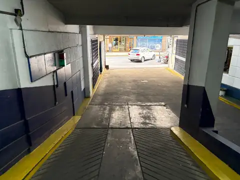 Cochera en Tribunales. Excelente acceso. Seguridad 24 hs.