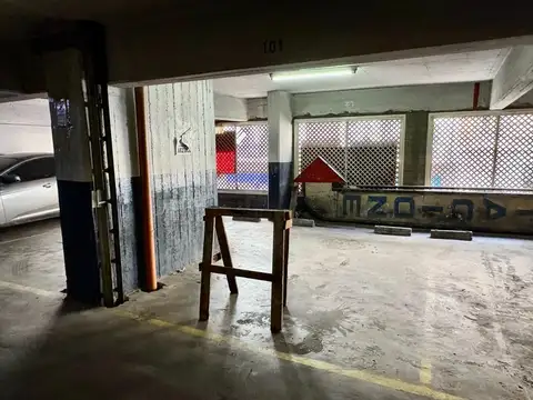 Cochera en Tribunales. Excelente acceso. Seguridad 24 hs.