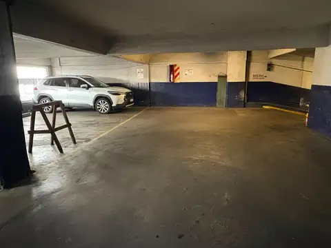 Cochera en Tribunales. Excelente acceso. Seguridad 24 hs.
