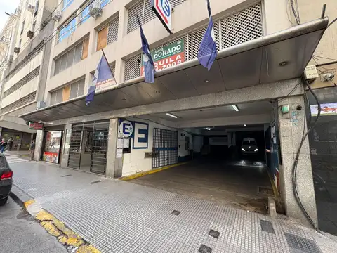 Cochera en Tribunales. Excelente acceso. Seguridad 24 hs.
