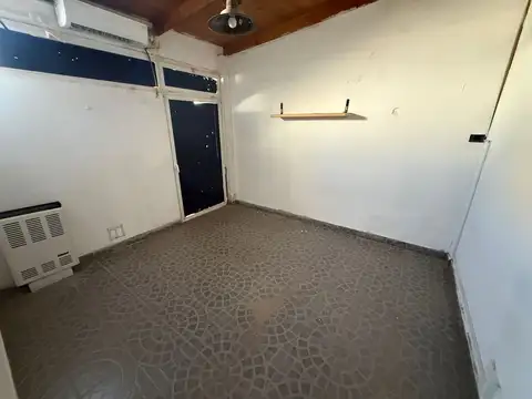Casa 6 ambientes con 1 baño