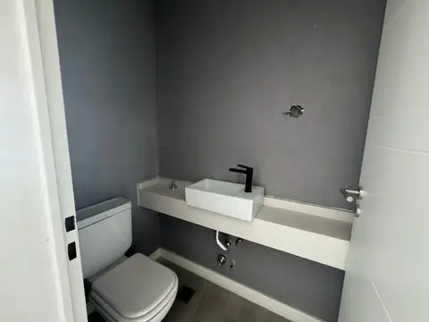 Casa 4 ambientes con 3 baños