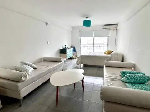 VENTA MONOAMBIENTE AMOBLADO C/BALCON MUY LUMINOSO