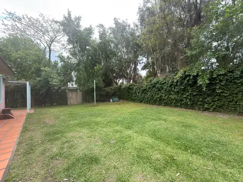 Casa 6 ambientes con 2 baños