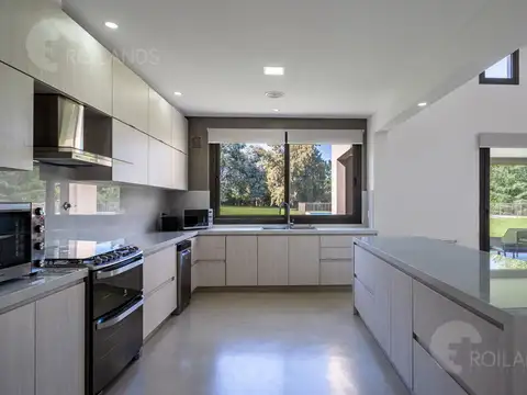 AV.CABRED 1550, OPEN DOOR