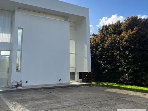 Casa en Alquiler - 3 Dormitorios 3 Baños - 822mts - Mar Del Plata - Rumencó