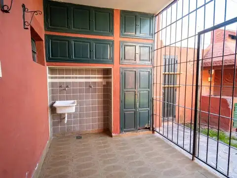 Casa 5 ambientes con 2 baños