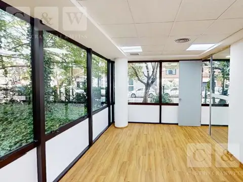 Oficina en Alquiler con 5 cocheras