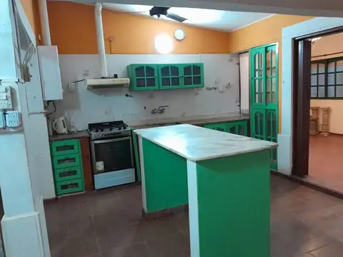 CASA 3 DORM + DEPTO 2 DORM VENTA  SAN LORENZO