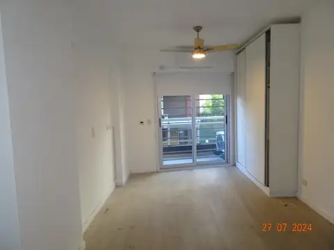 Departamento en Alquiler en Parque Centenario, $ 650.000