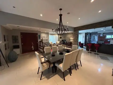 Venta de casa en Fincas Chacras - 5 Amb con piscina