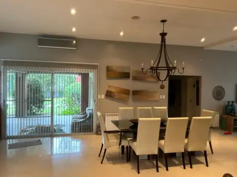 Casa 4 ambientes con 4 baños