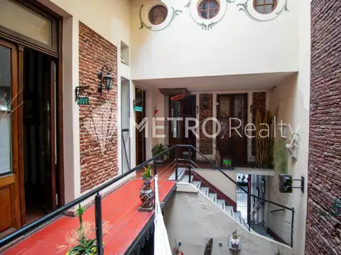Casa 10 ambientes con 5 baños