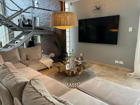 Casa 5 ambientes con 4 baños