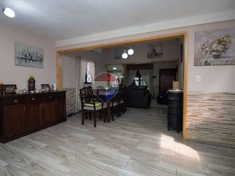 Venta de casa 3 dormitorios con piscina Colón