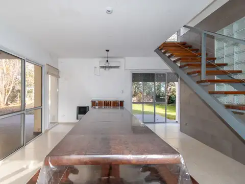 Casa 3 ambientes con 2 baños