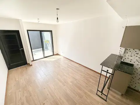 Departamento en venta en Alberdi, Rosario Duplex 2  Dormitorios c/patio, solarium y parrilla!