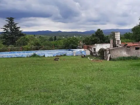 Casa 8 ambientes con 4 baños