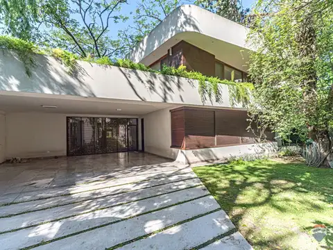 Casa en Venta en Barrio Parque Leloir, USD 880.000