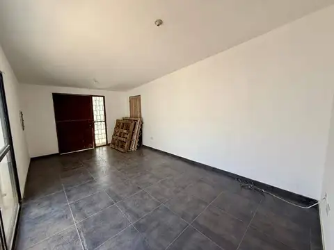 VENTA CASA ARGUELLO 3 DORMITORIOS REFACCIONADA