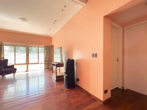 Casa 6 ambientes con 5 baños