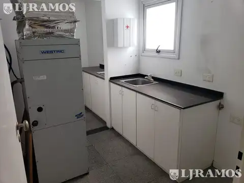 Oficina en Alquiler con 2 cocheras