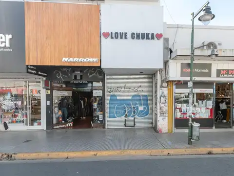 Gran local en alquiler con 3 mts. de frente y amplio depósito, en pleno centro de San Isidro.