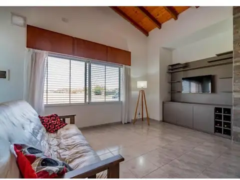 Casa 5 ambientes con 1 baño