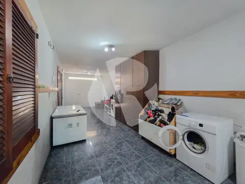 Casa 5 ambientes con 2 baños