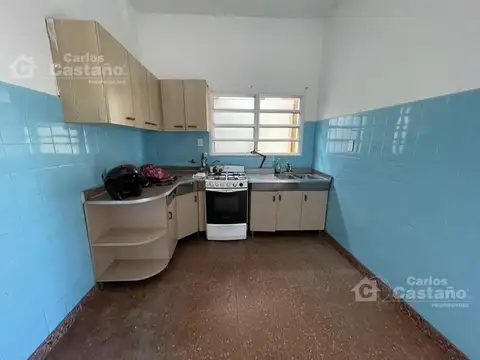 Casa 3 ambientes con garaje lote propio.