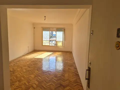 Venta departamento de 3 ambientes - FLORES