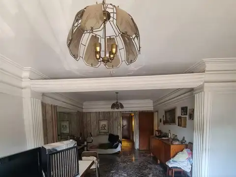 Casa 9 ambientes con 4 baños