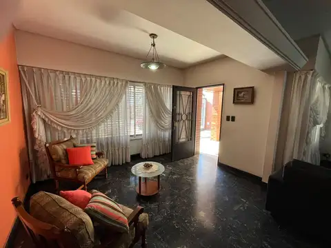 Casa 5 ambientes con 1 baño