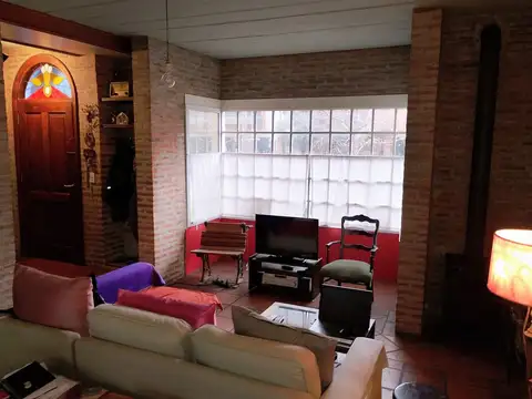 Hermosa casa de 4 ambientes con amplio jardín en Florida