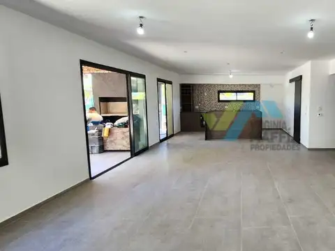 Casa 5 ambientes con 2 baños
