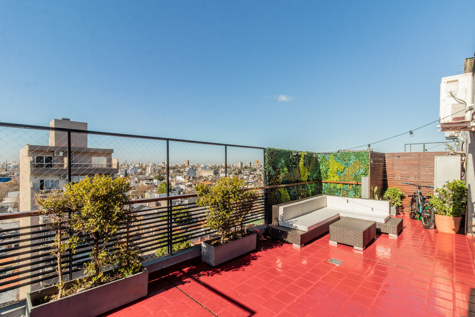 Departamento en Venta con Balcón Terraza y Cochera. Villa del Parque