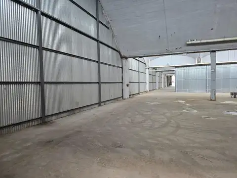 Importante nave industrial de 4.400 Mts en Estrada al 1800 - Villa Maipu
