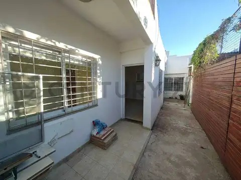 PH 3 ambientes al fondo con cochera en Moron