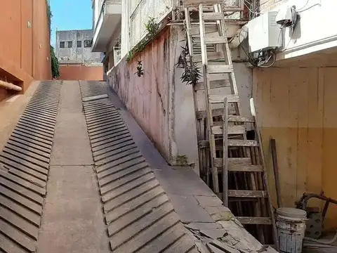 Venta Cochera Cubierta San Isidro Centro C/ Portón Automático