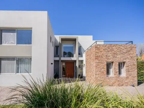 VENTA ESPECTACULAR CASA EN GOLFERS COUNTRY CLUB